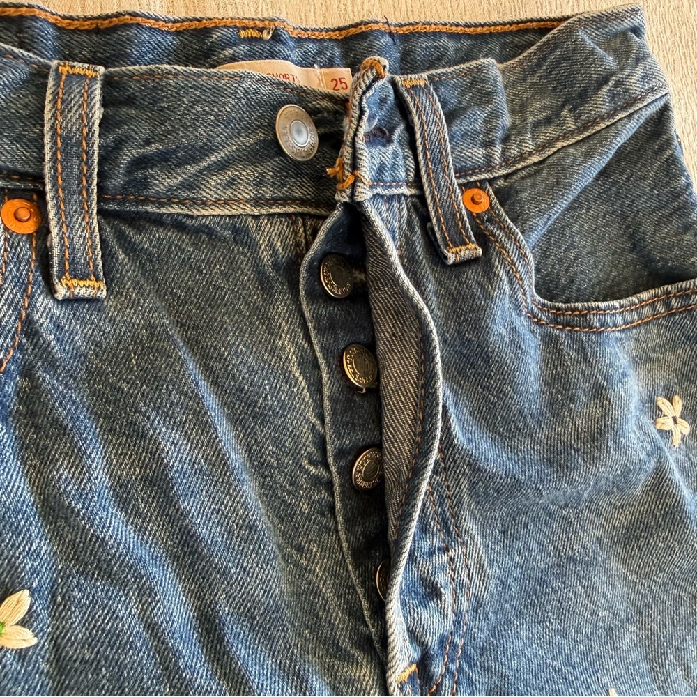 Levis Premium Womens Size W25 Ribcage Daisy Embroidered Denim Shorts - Picture 13 of 16